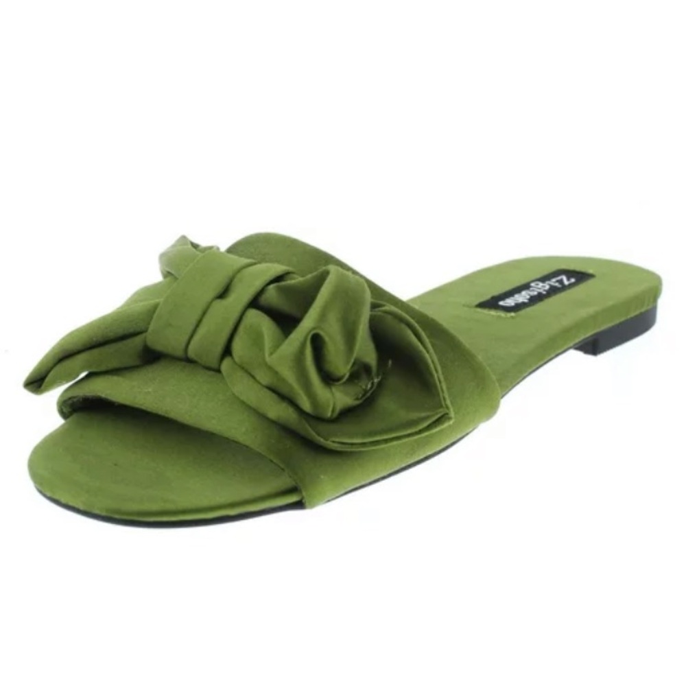 🎉 HP 🎉 NEW Zigi Soho Valiant Green Satin Flat Bow Slides Sandals